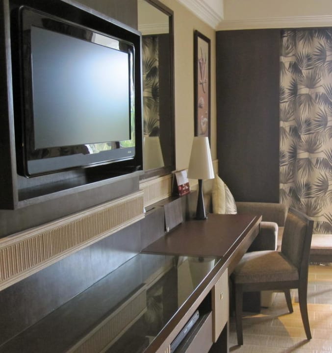 Great room- Deluxe oceanfacing Hotel Shangri-La Golden Sands Resort