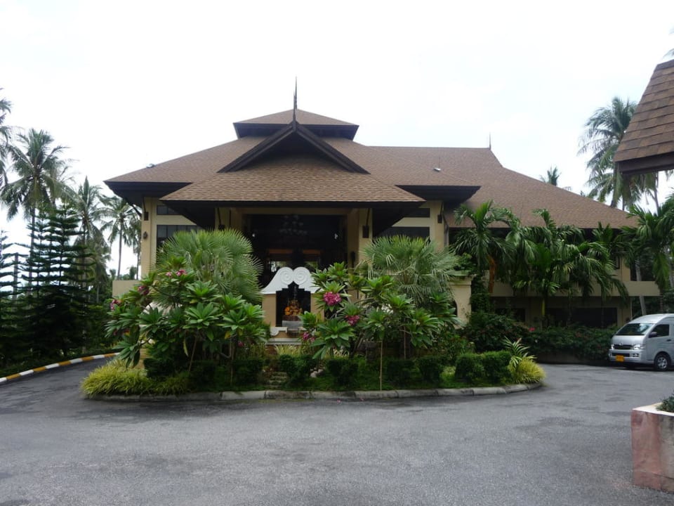 Auffahrt zur Rezeption The Fair House Beach Resort