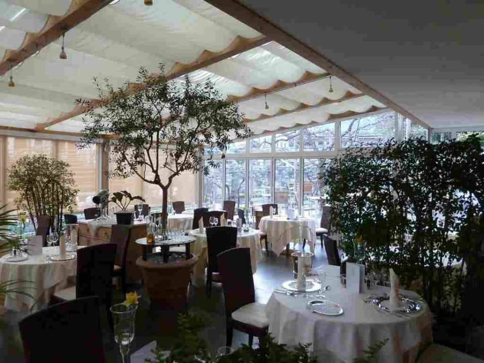 Blick in den Wintergarten Hotel Ansitz Plantiz