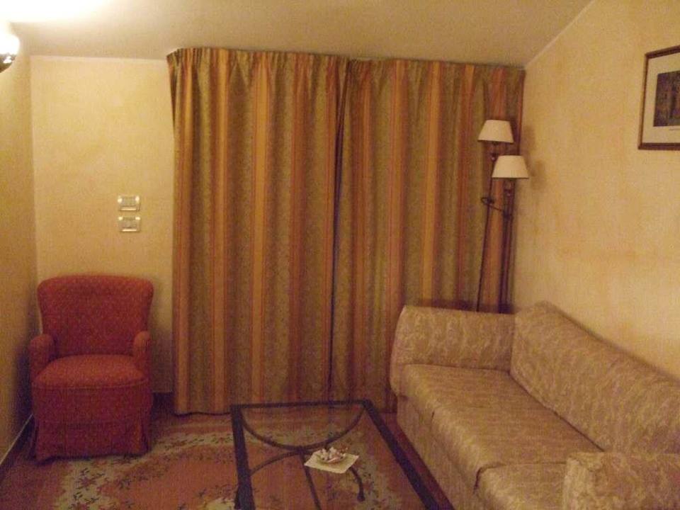 Überall gemütliche Sitzmöglichkeiten Hotel I Tre Re