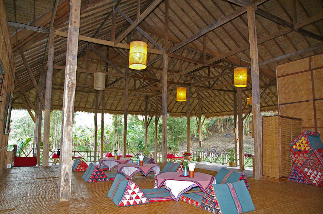 Veranda und Ess-Bereich Hotel Lisu Lodge