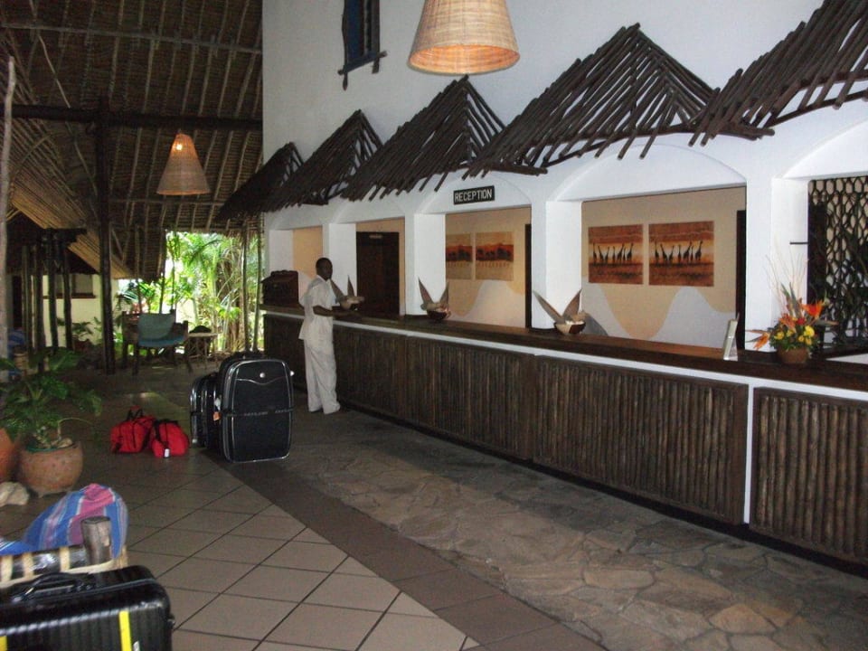 Lobby Bahari Beach Hotel
