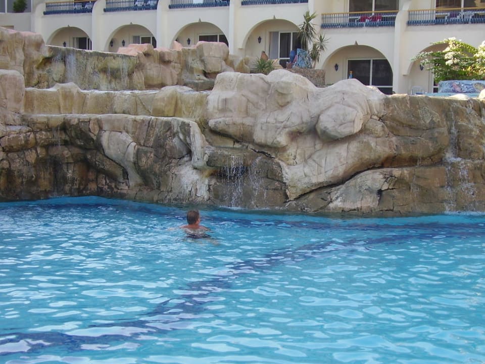 Skalisko u bazénu Seagull Beach Resort