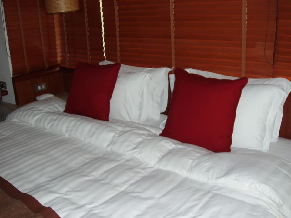 Bequemes und großes Bett Pavilion Samui Villas & Resort