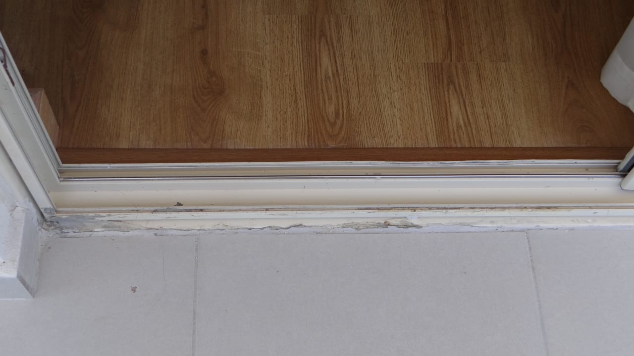 Speissreste an der Balkontür Sherwood Exclusive Lara