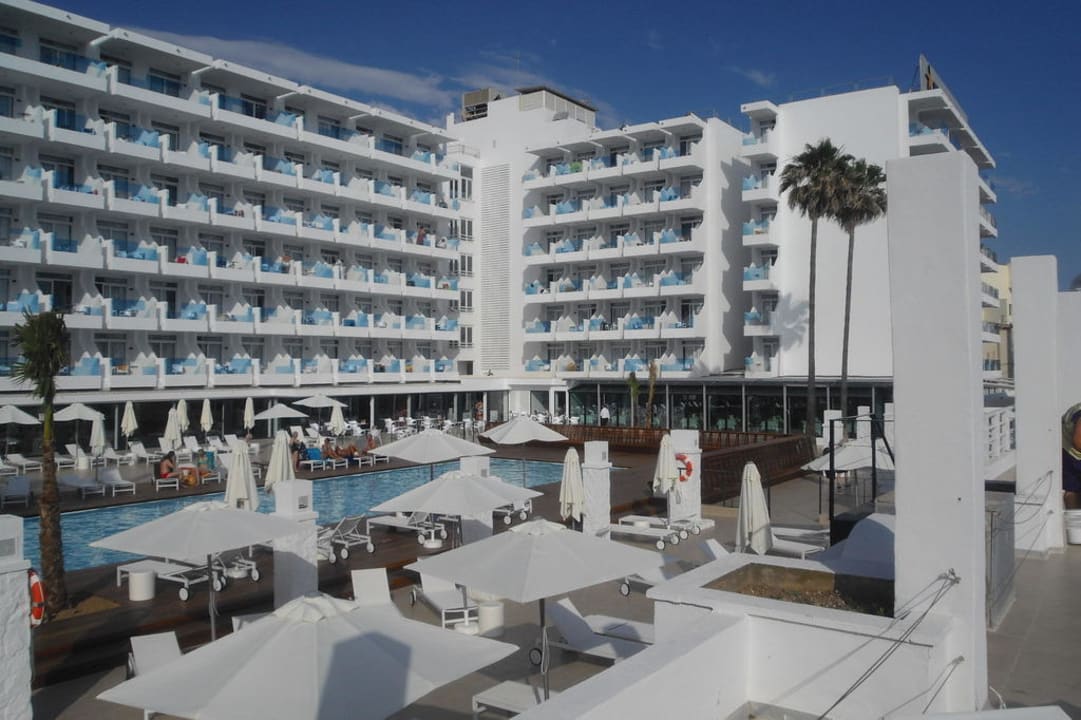 Blick von der Sonnenterrasse Iberostar Waves Bahia de Palma