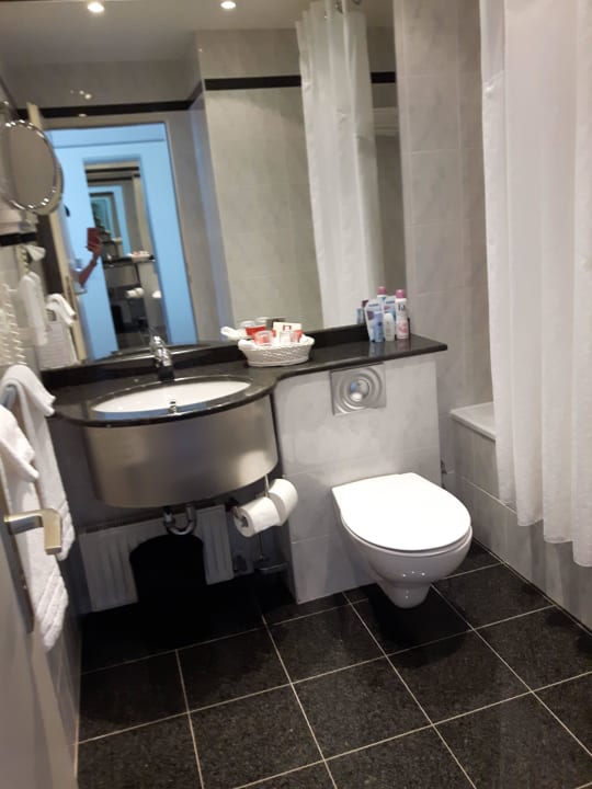 Badezimmer Leonardo Hotel Hannover Airport