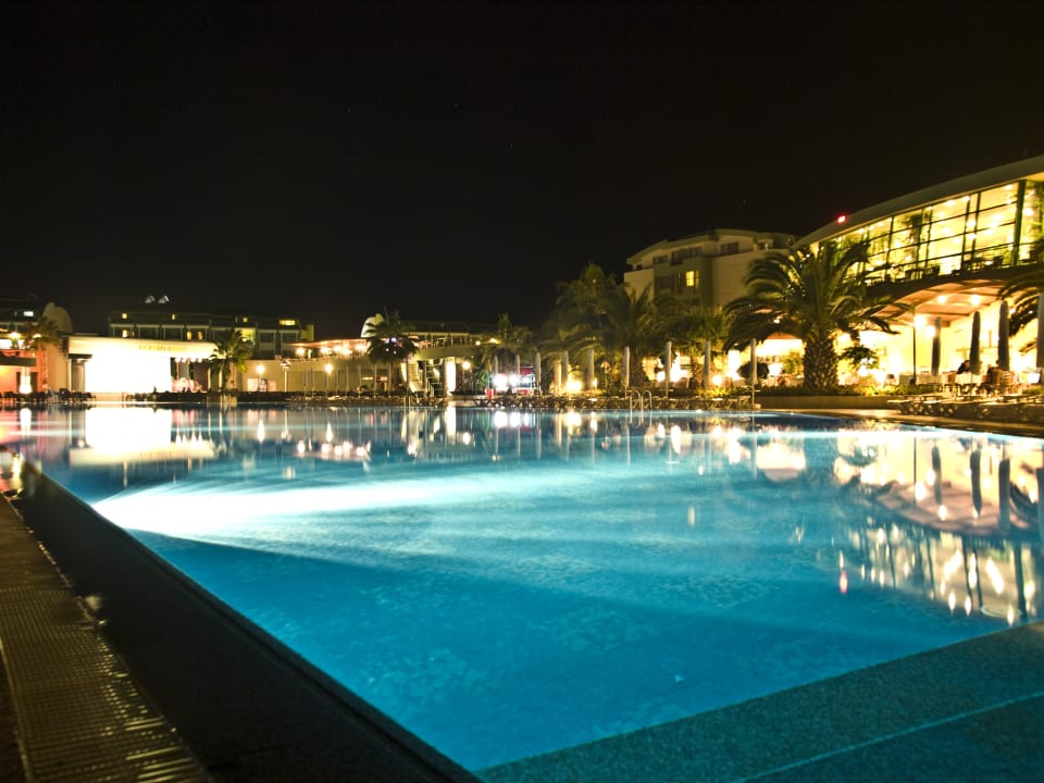 Pool - schön beleuchtet VONRESORT Golden Coast