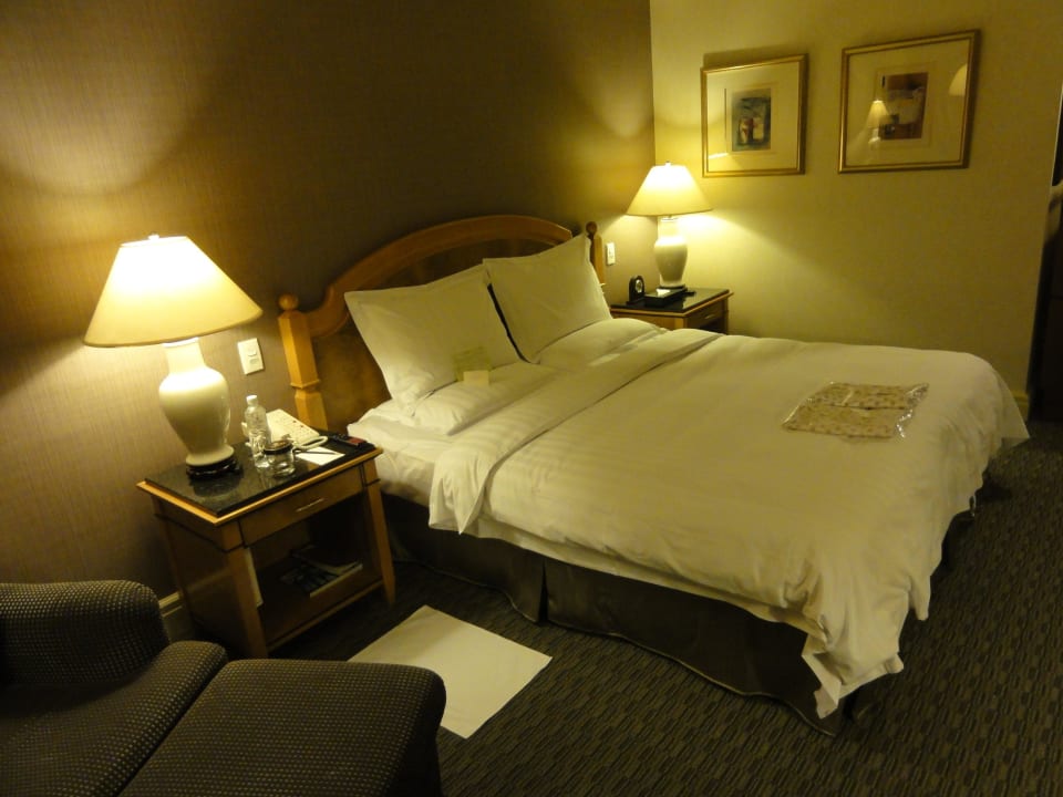 Grosses Doppelbett Hotel Grand Hi-Lai