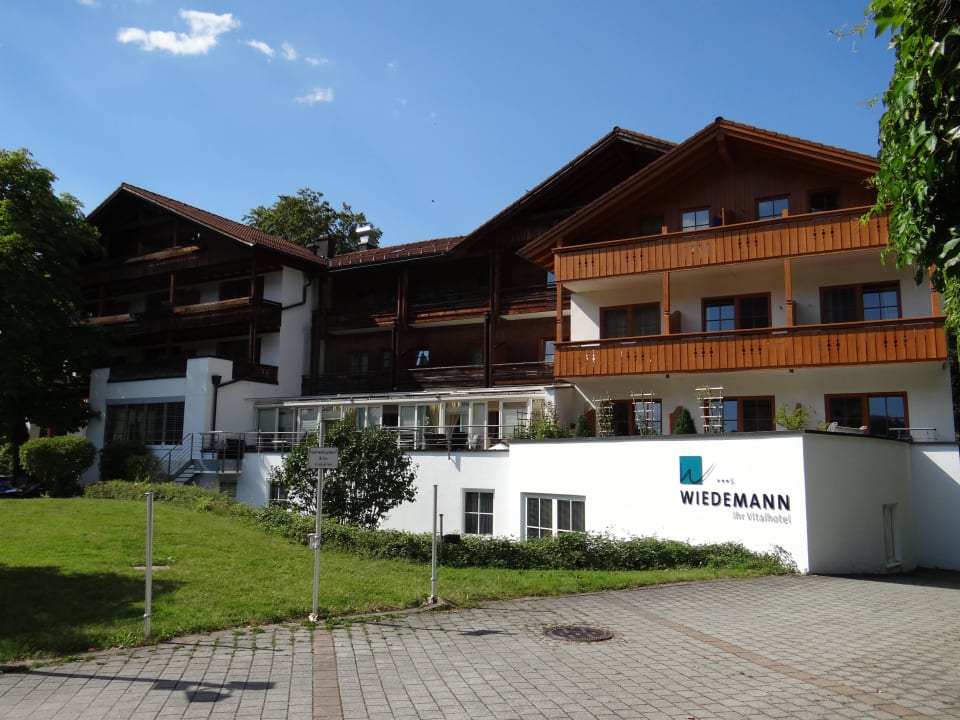 Erster Eindruck vom Parkplatz der nicht enttäuscht Hotel Kur- und Vitalhotel Wiedemann