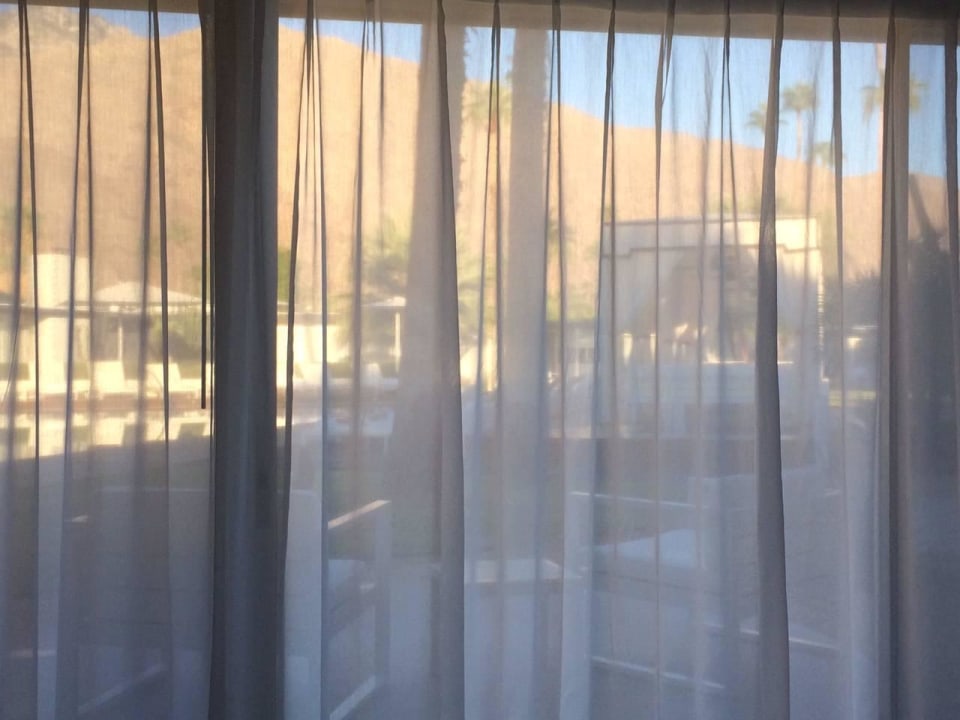 Ausblick aus dem Zimmer durch blickdichten Vorhang L'Horizon Resort & Spa - Adults only