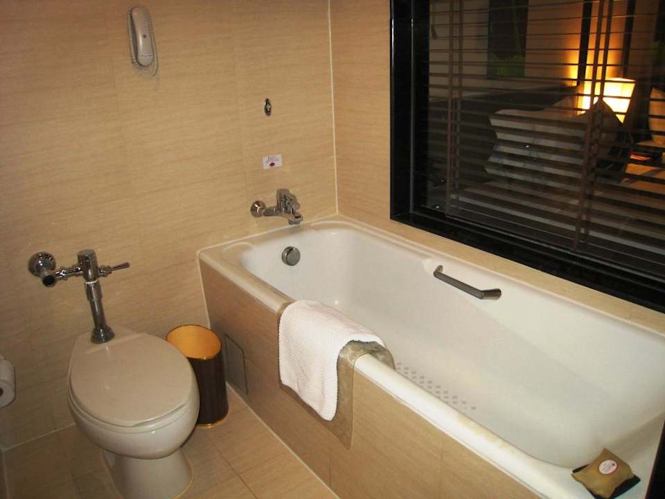 Badezimmer Menam Riverside Bangkok Ramada Plaza by Wyndham Bangkok Menam Riverside