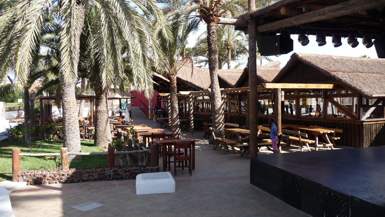 Poolbar HL Miraflor Suites Hotel