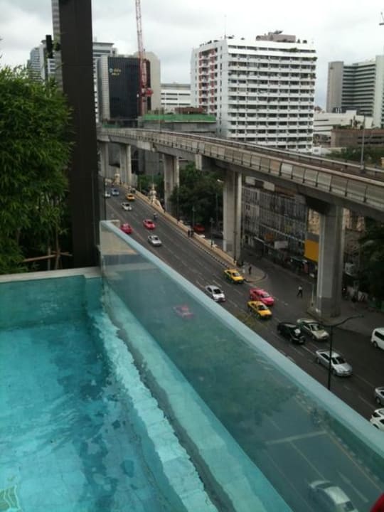 Pool bei Tag VIE Hotel Bangkok, MGallery