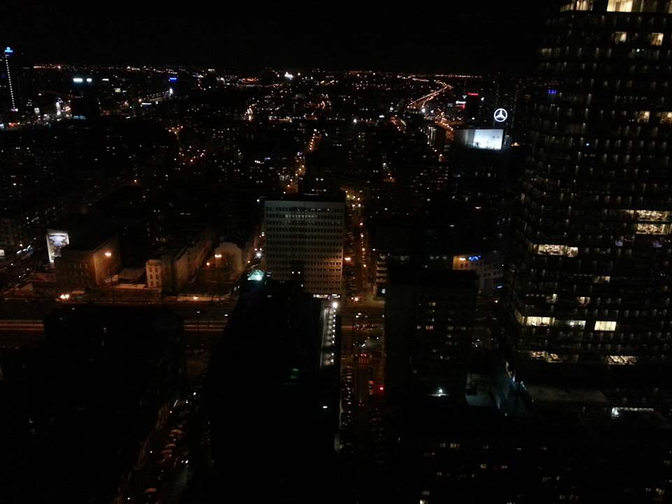 Widok nocny z okna InterContinental Warszawa