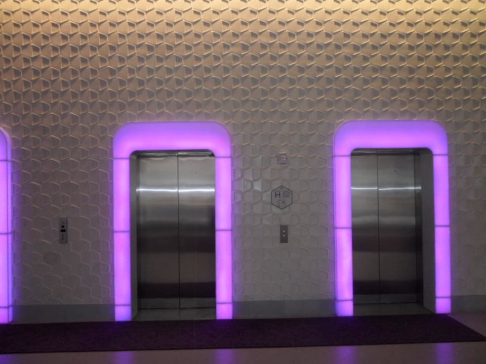 Eingang / Lift zu den Zimmern YOTEL New York