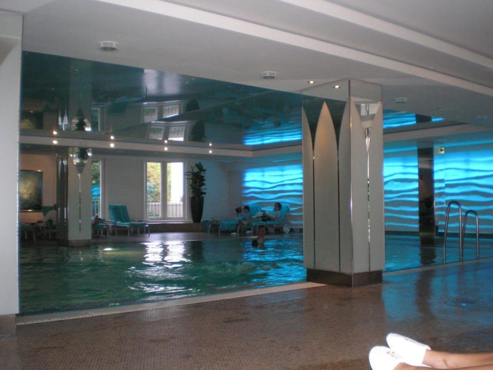 Pool Grand Elysée Hamburg