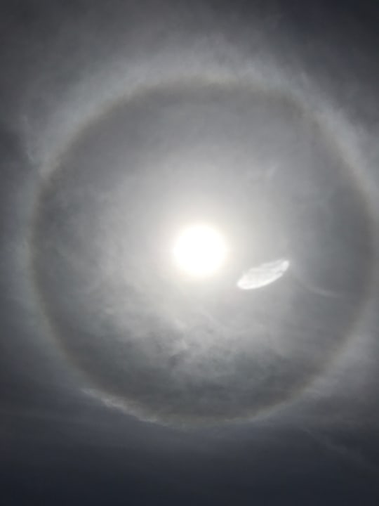 Genau so sah man den Ring um die Sonne Kuredu Island Resort & Spa