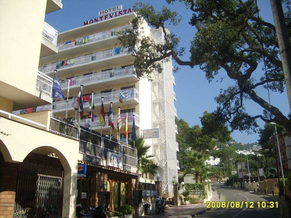 Sicht von der Straße auf das Hotel Hotel Montevista