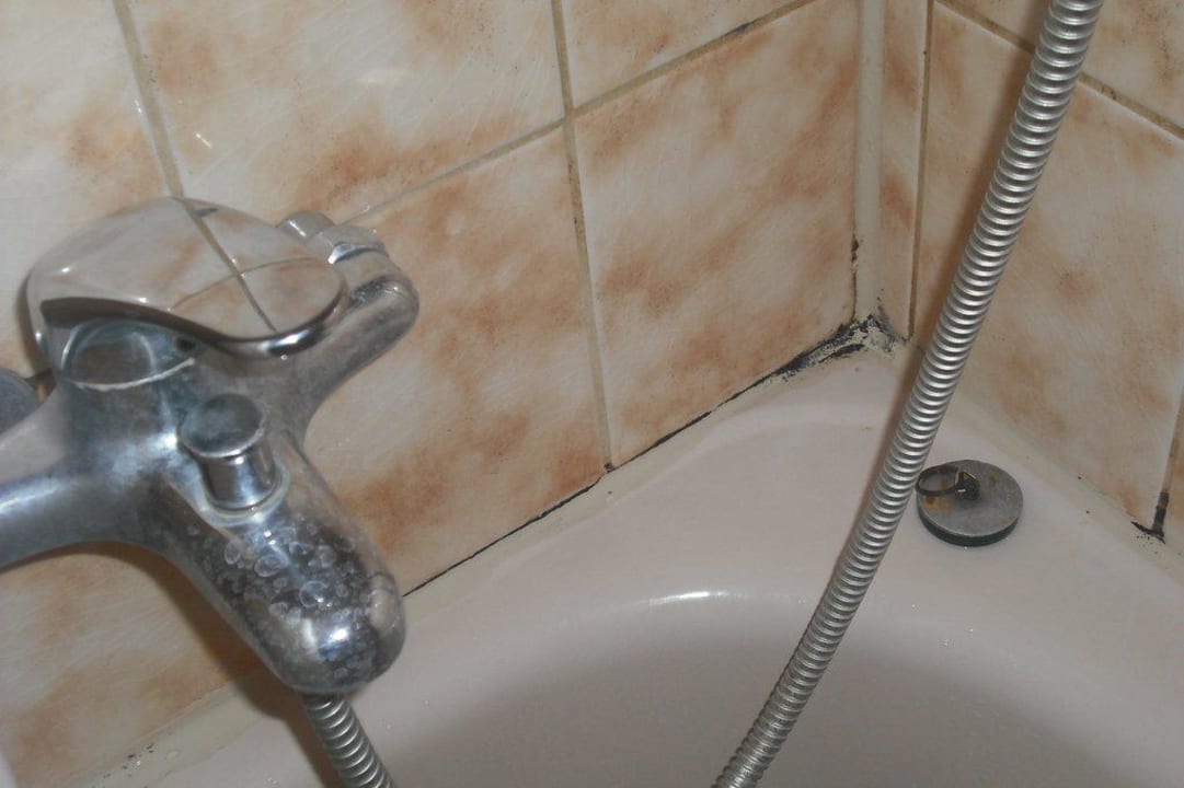 Schimmel in der Badewanne Hotel Columbia