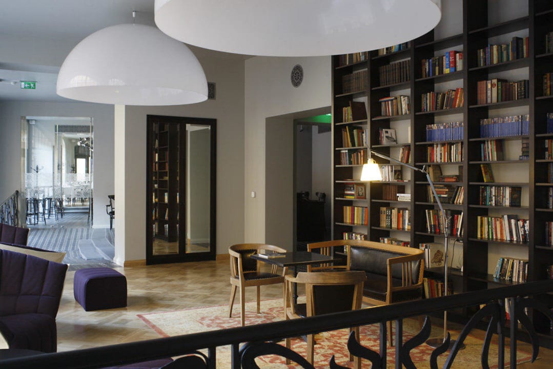 Hall & library on the ground floor Hotel Neiburgs Hotel