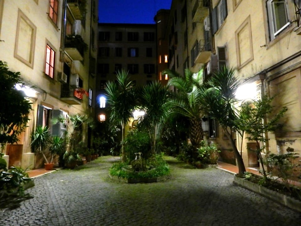 The wonderful garden Hotel Maryelen