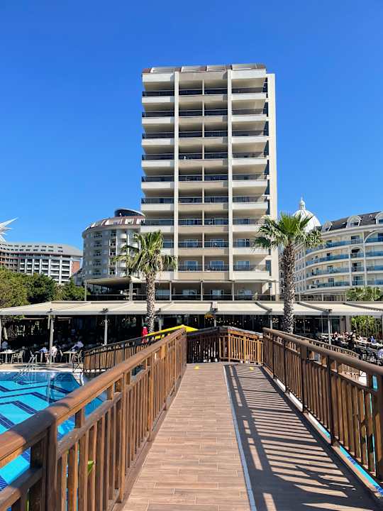 Außenansicht Saturn Palace Resort Hotel