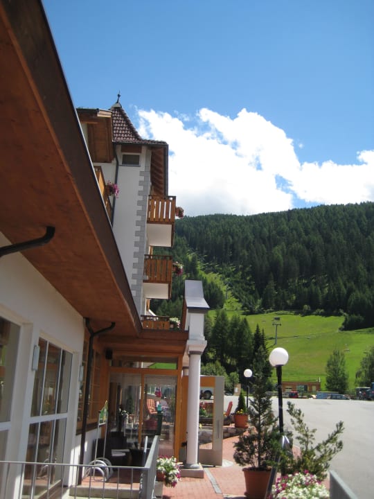 Seitenansicht vom Hotel Erlebnishotel Fendels