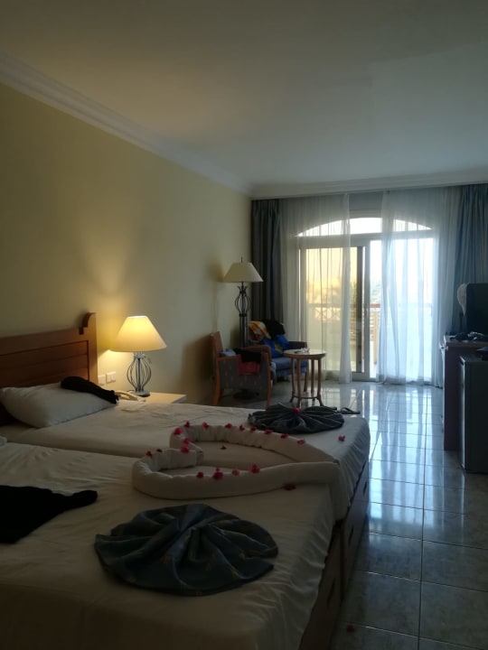 Zimmer Royal Lagoons Resort & Aqua Park