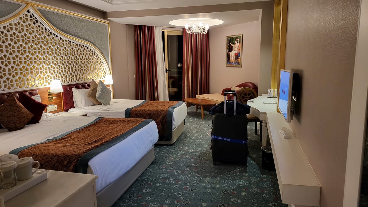 Zimmer Royal Taj Mahal Hotel