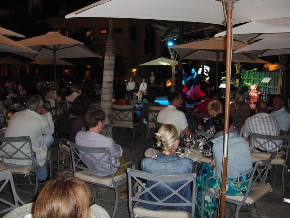 Plaza bei Abendshow Lopesan Villa del Conde Resort & Thalasso