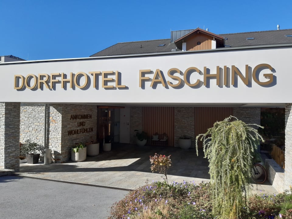 Außenansicht Dorfhotel Fasching