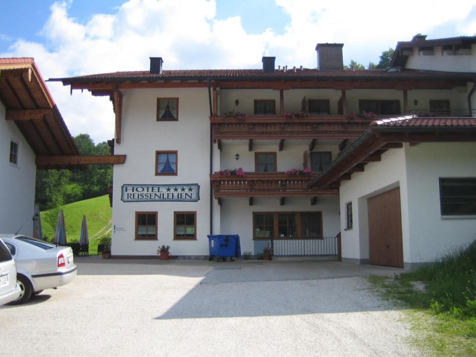 Hauptgebäude mit Rezeption und Restaurant Naturhotel Reissenlehen