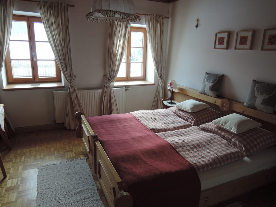 Schlafzimmer (Appartment Blick zum Sonntagberg) Landhaus Aigner