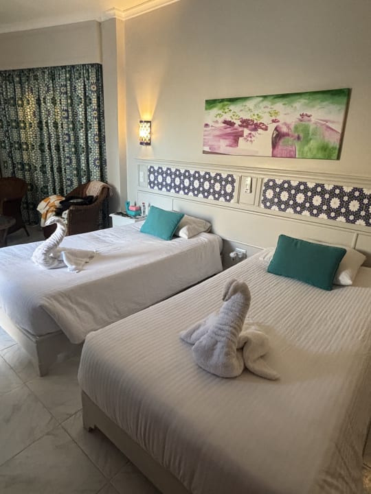 Zimmer Lotus Bay Beach Resort