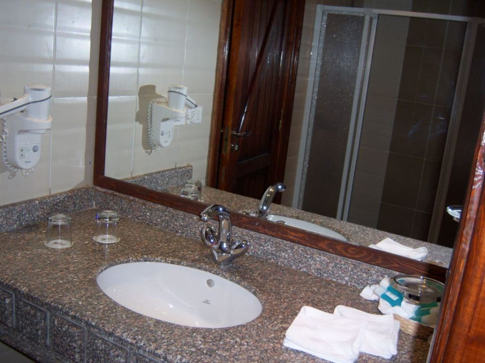 Bad im Bungalow Hotel Nubian Island