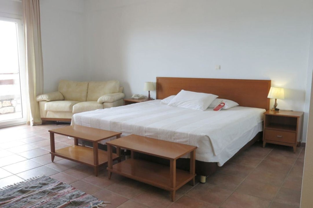 Große einfach eingerichtete Zimmer Xenia Ouranoupolis
