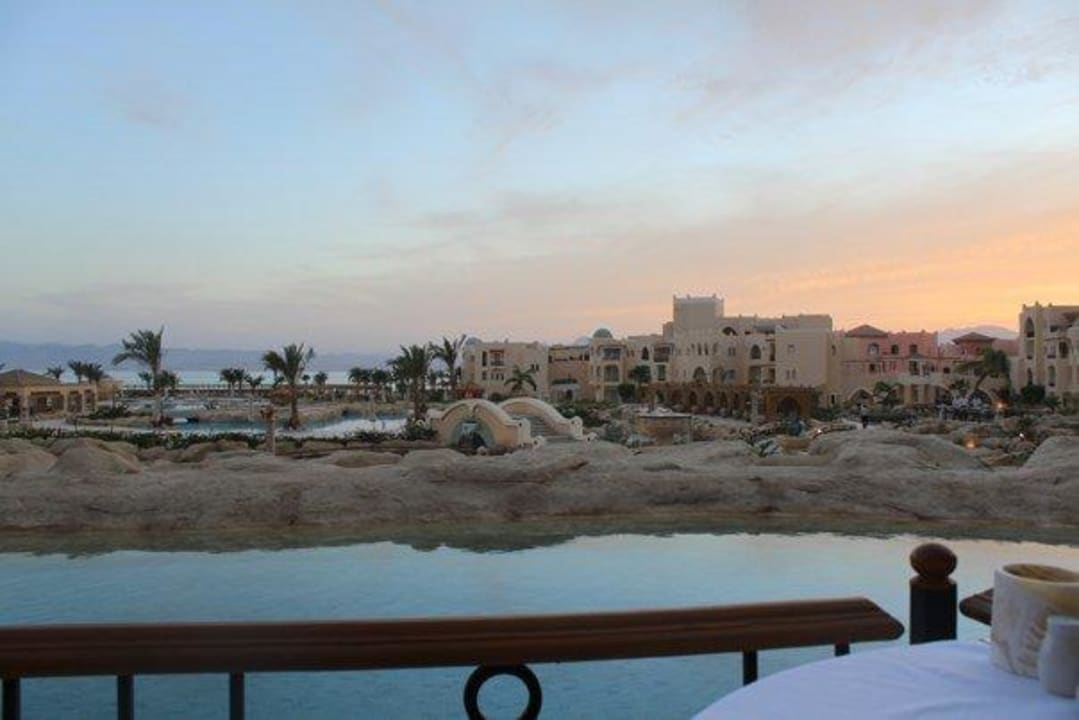 Blick von der Terrasse beim Abendessen Hotel Kempinski Soma Bay