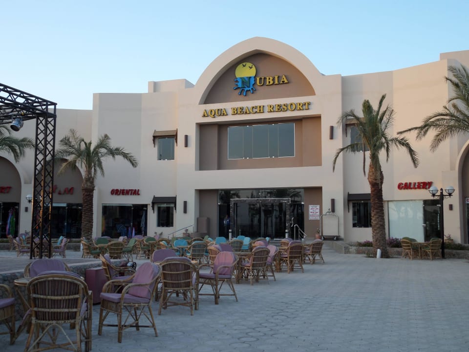 Wejście od ulicy El Karma Aqua Beach Resort