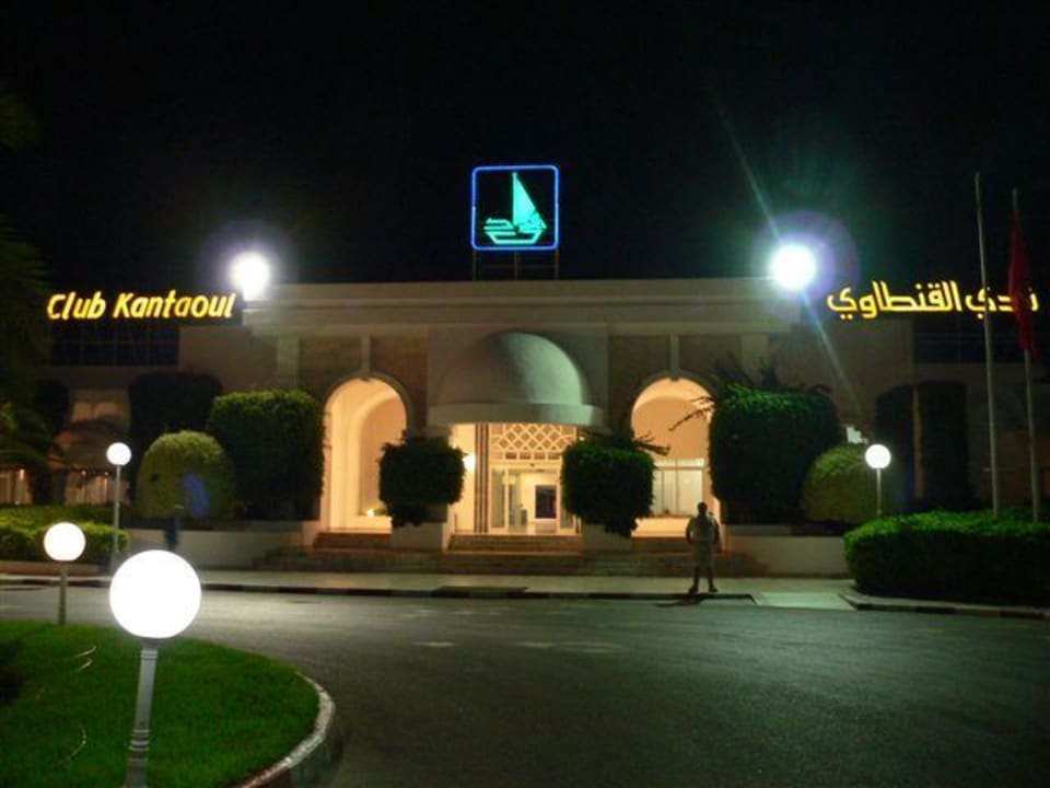 Hoteleingang bei Nacht El Mouradi Club Kantaoui