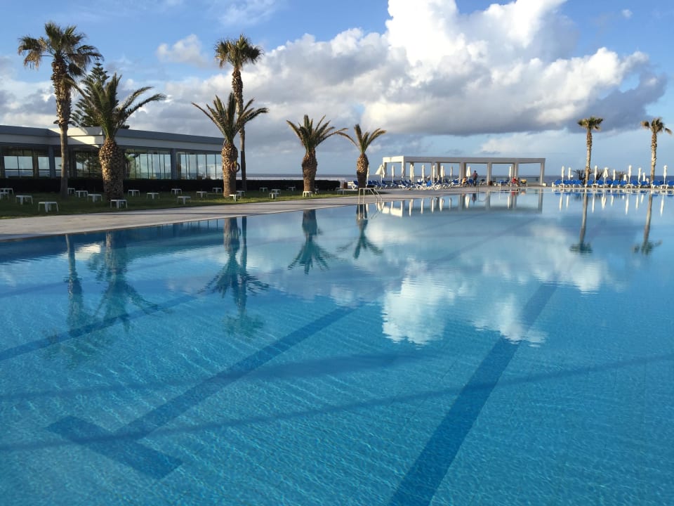 der große Pool Lyttos Beach Hotel