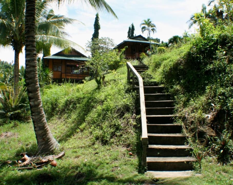 Gartenanlage und Beispielbungalows C3 & C4 Bentenan Beach Resort