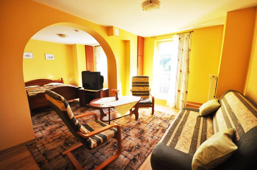 Pokoj zolty Villa Ari