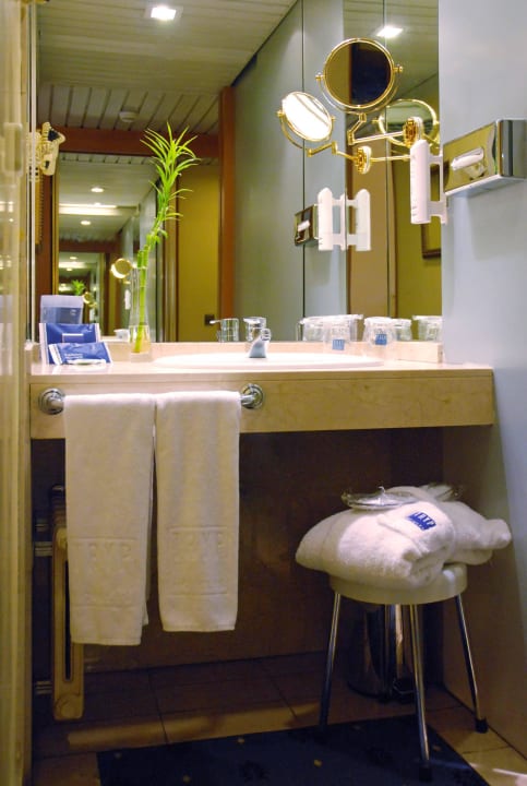 BATHROOM TRYP Coruña Hotel