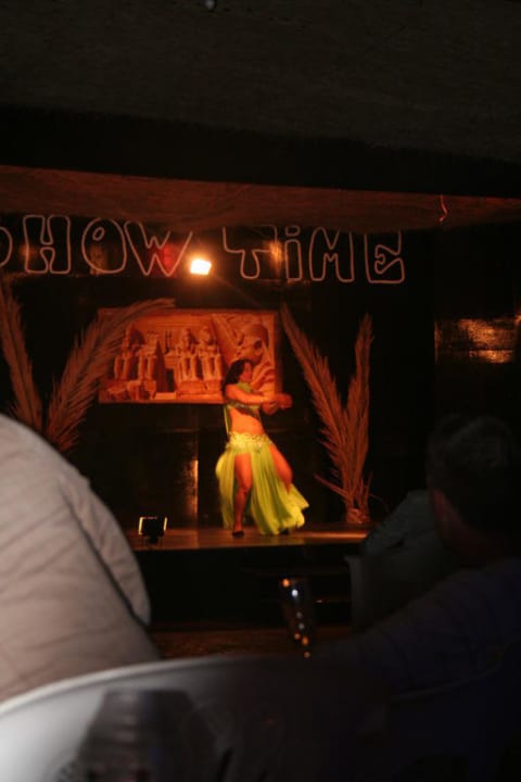 Spettacoli serali: danzatori Hotel Carnelia Beach Resort