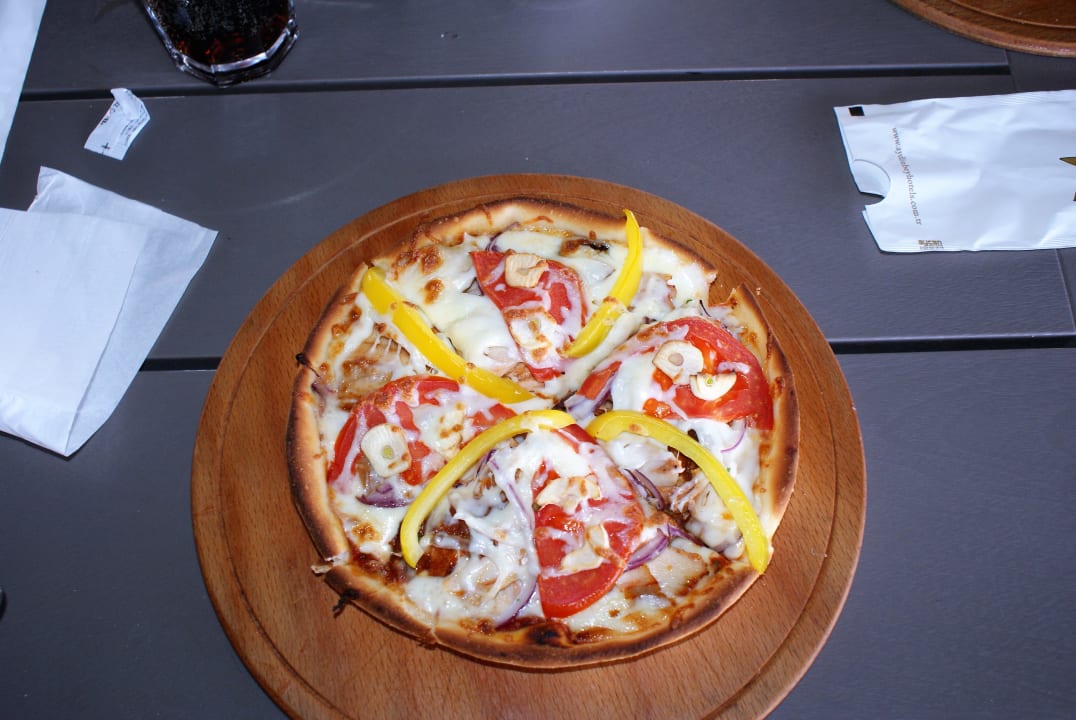Die fertige Pizza Aydinbey Kings Palace & Spa
