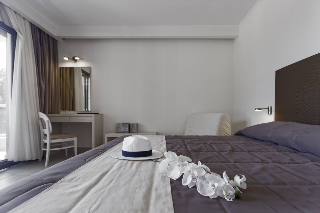 DELUXE DOUBLE Hotel Lagomandra Beach