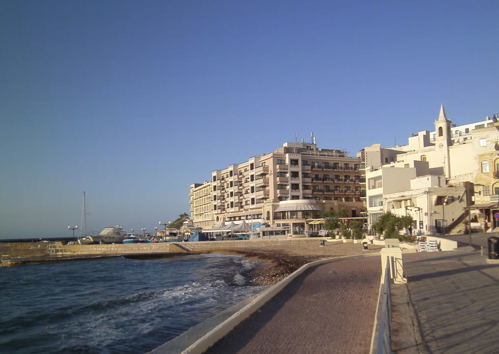 Promenade zum Hotel Hotel Calypso