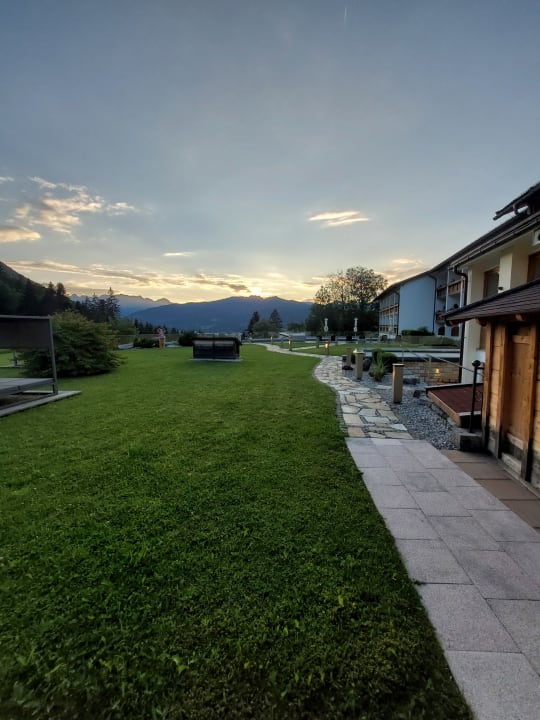 Außenansicht Alm- & Wellnesshotel Alpenhof