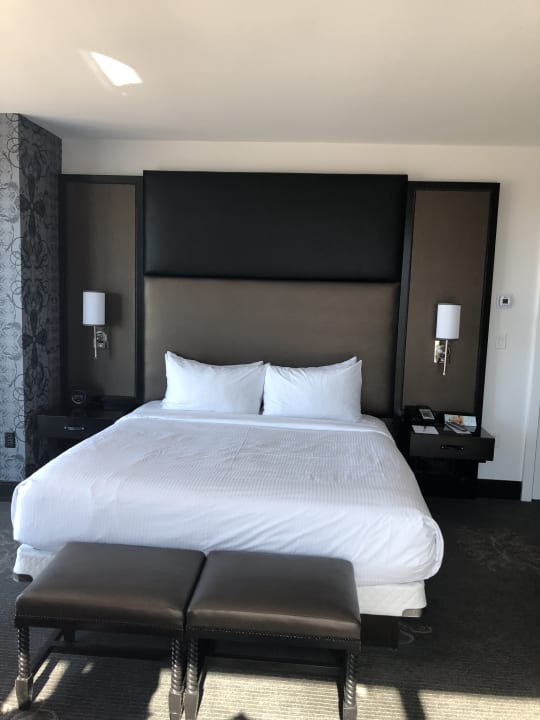 Zimmer Virgin Hotels Las Vegas, Curio Collection by Hilton
